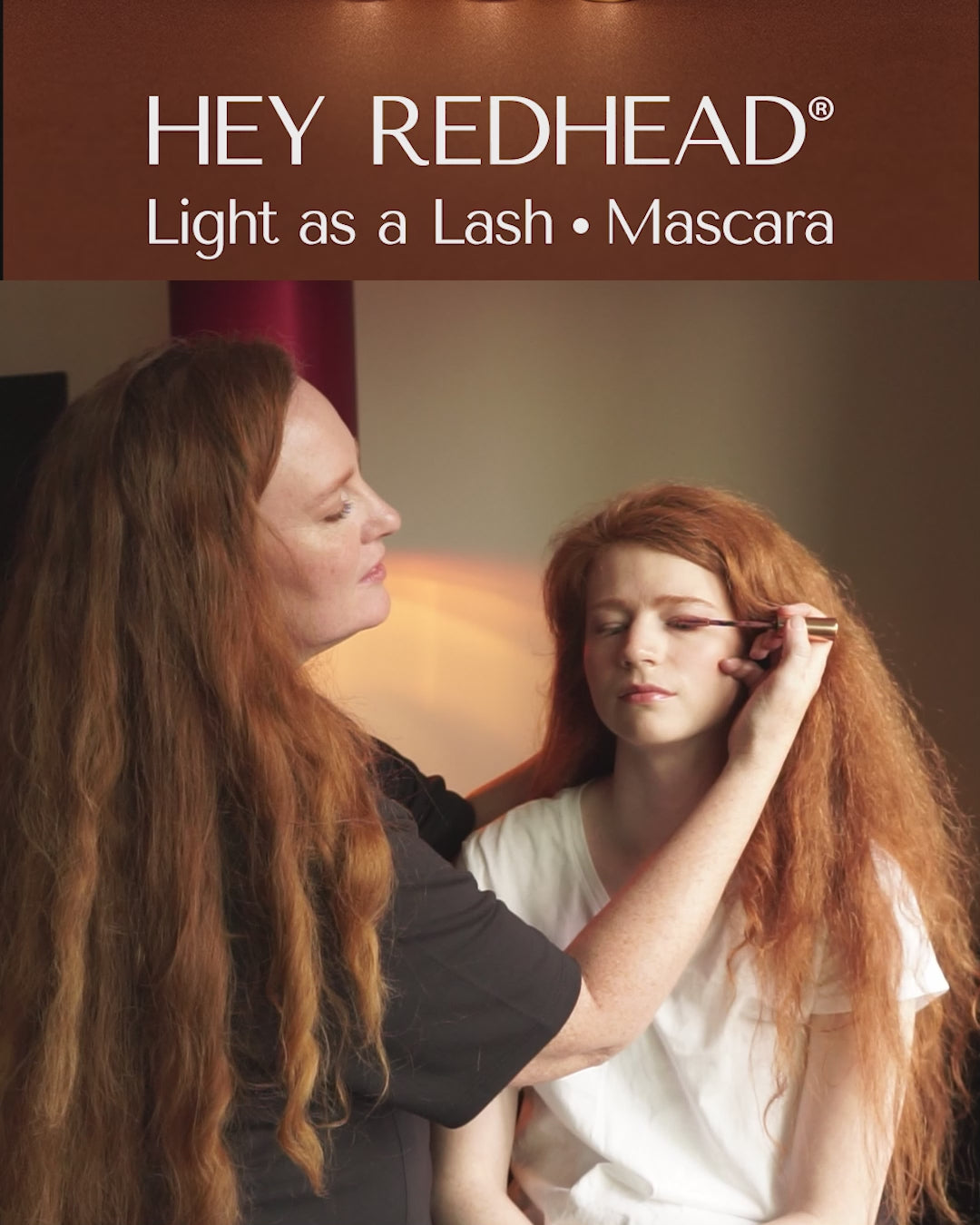 This is how to apply mascara to a model. Light as a Lash mascara pro tip. The Shade True Redhead from HEY REDHEAD® follow heyredhead.eu for more tips 